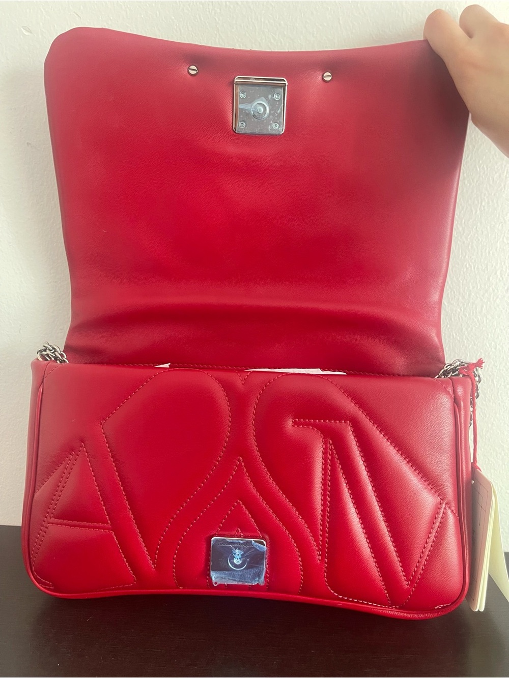 NWT Alexander McQueen Small Seal Quilted Chain Shoulder Bag in Cherry Red - Picture 8 of 12